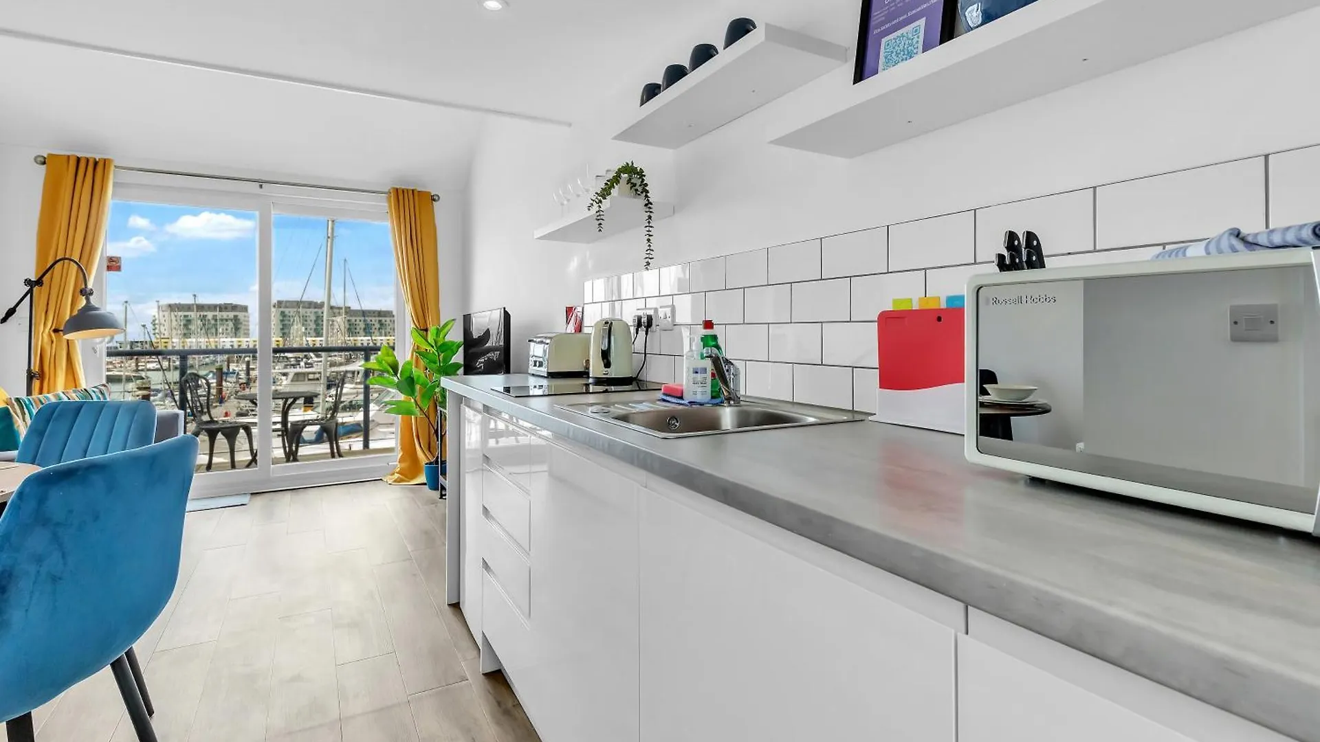 On The Water 5 With Free Parking By My Getaways Apartment Brighton