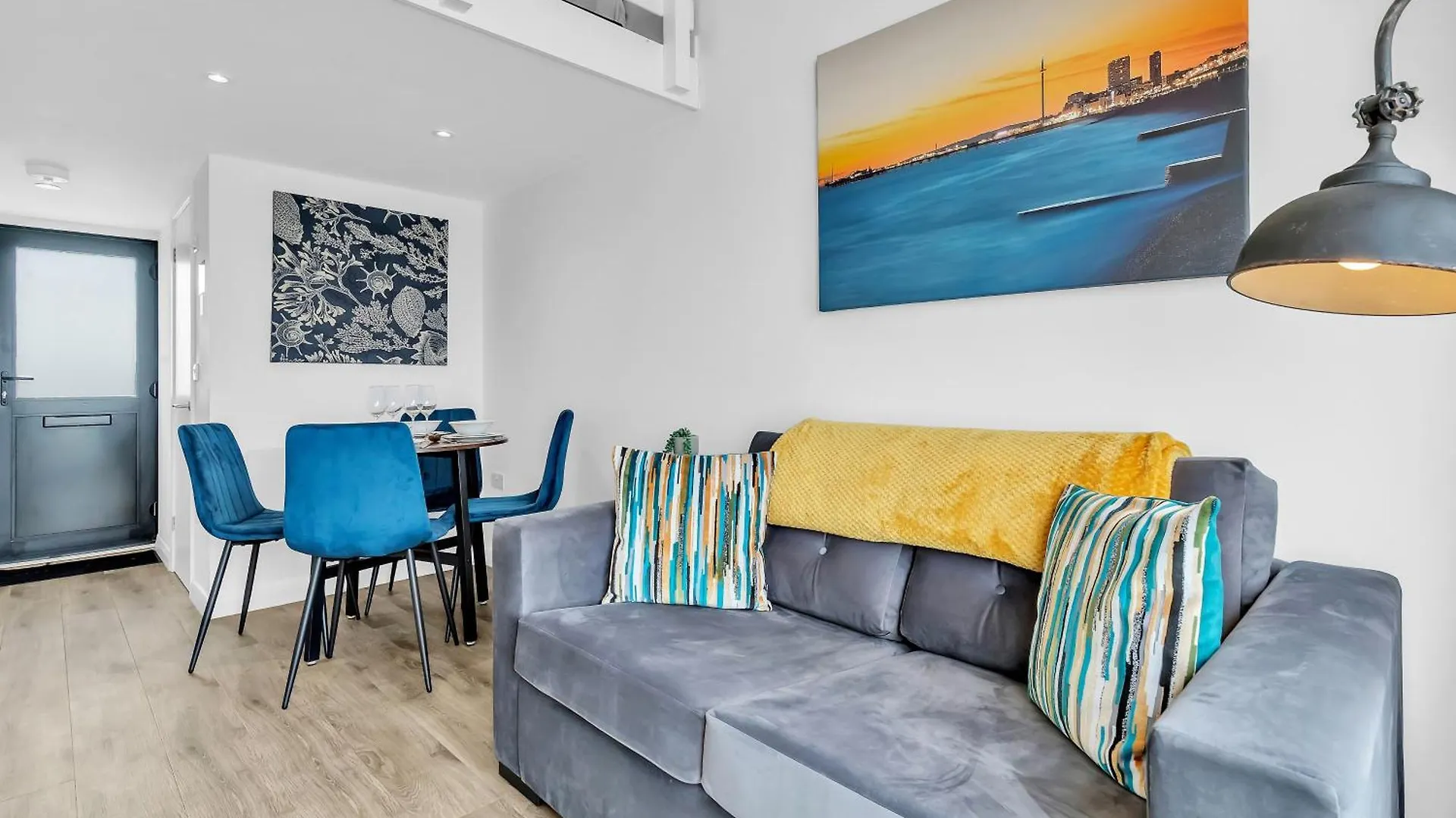 On The Water 5 With Free Parking By My Getaways Apartment Brighton 0*,  United Kingdom