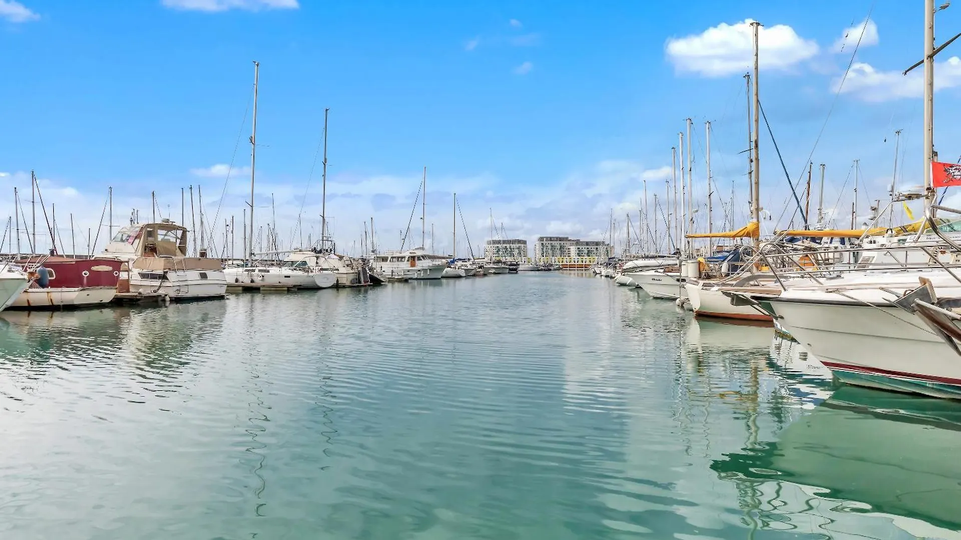 On The Water 5 With Free Parking By My Getaways Apartment Brighton United Kingdom