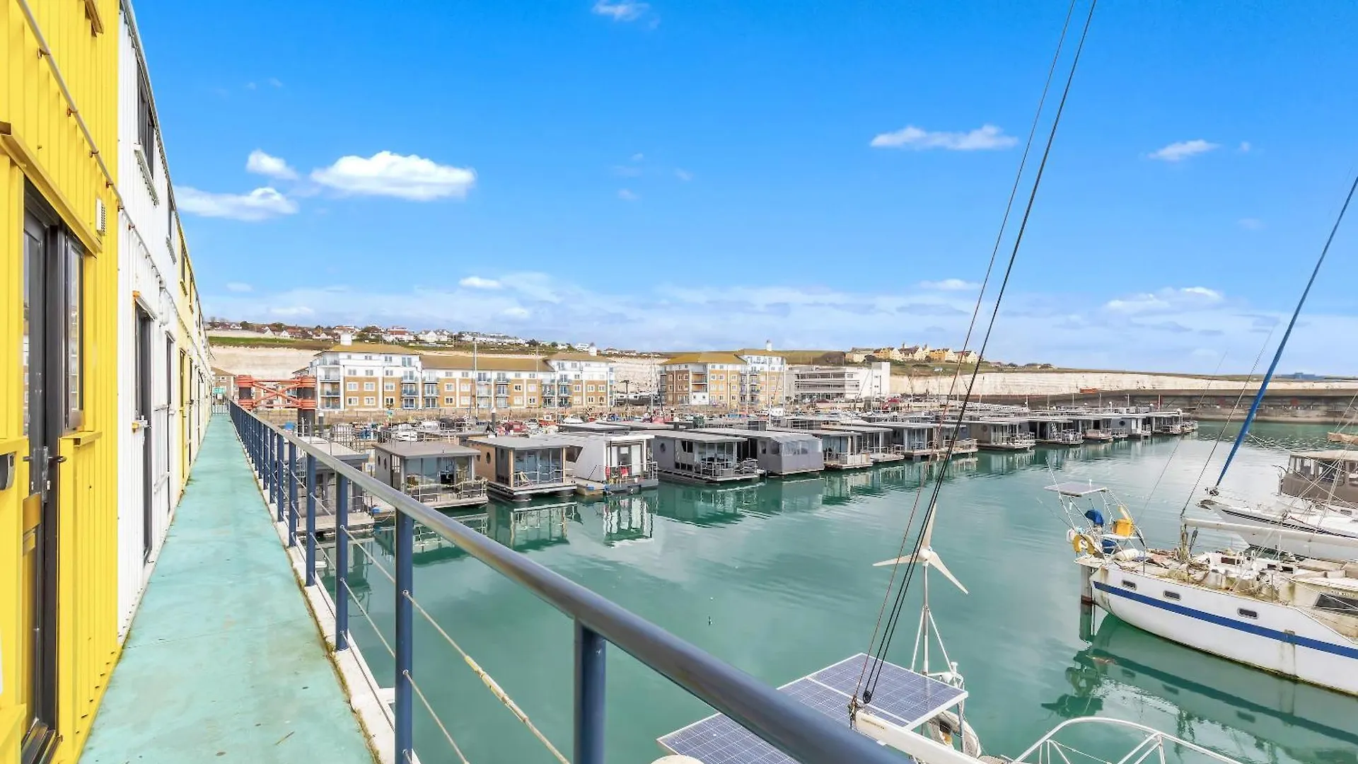 On The Water 5 With Free Parking By My Getaways Apartment Brighton