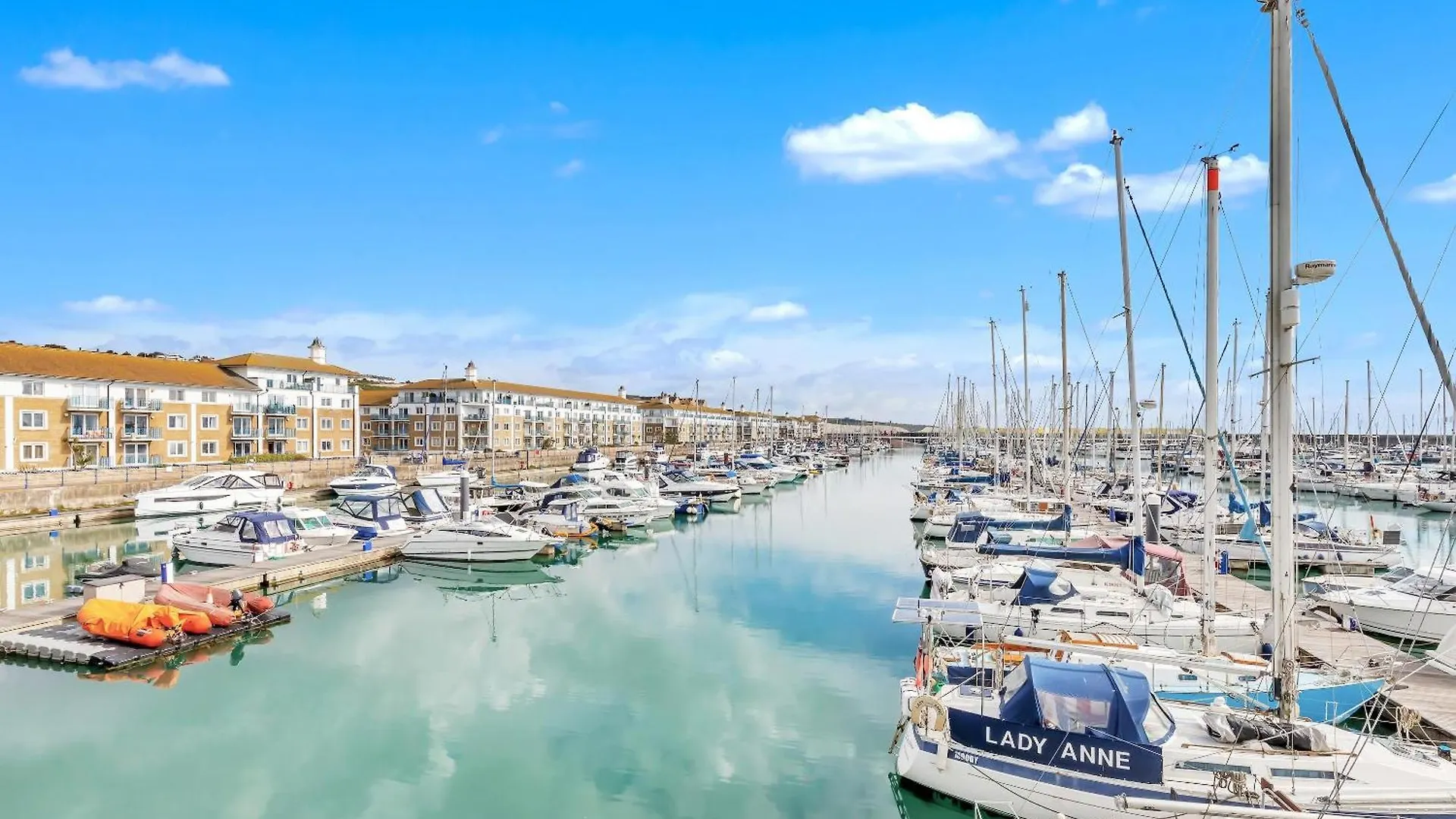 Ferienwohnung On The Water 5 With Free Parking By My Getaways Hove Apartment