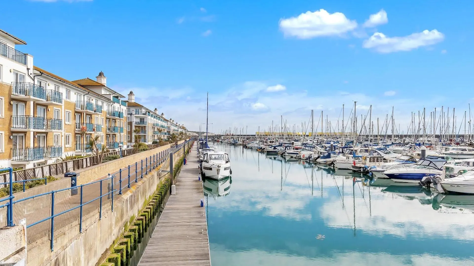 On The Water 5 With Free Parking By My Getaways Apartment Brighton United Kingdom