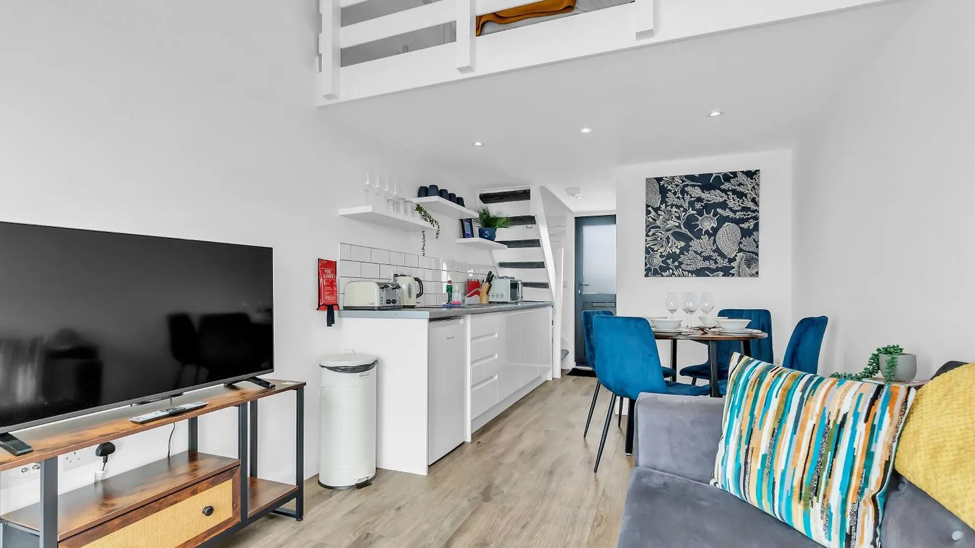 On The Water 5 With Free Parking By My Getaways Apartment Brighton