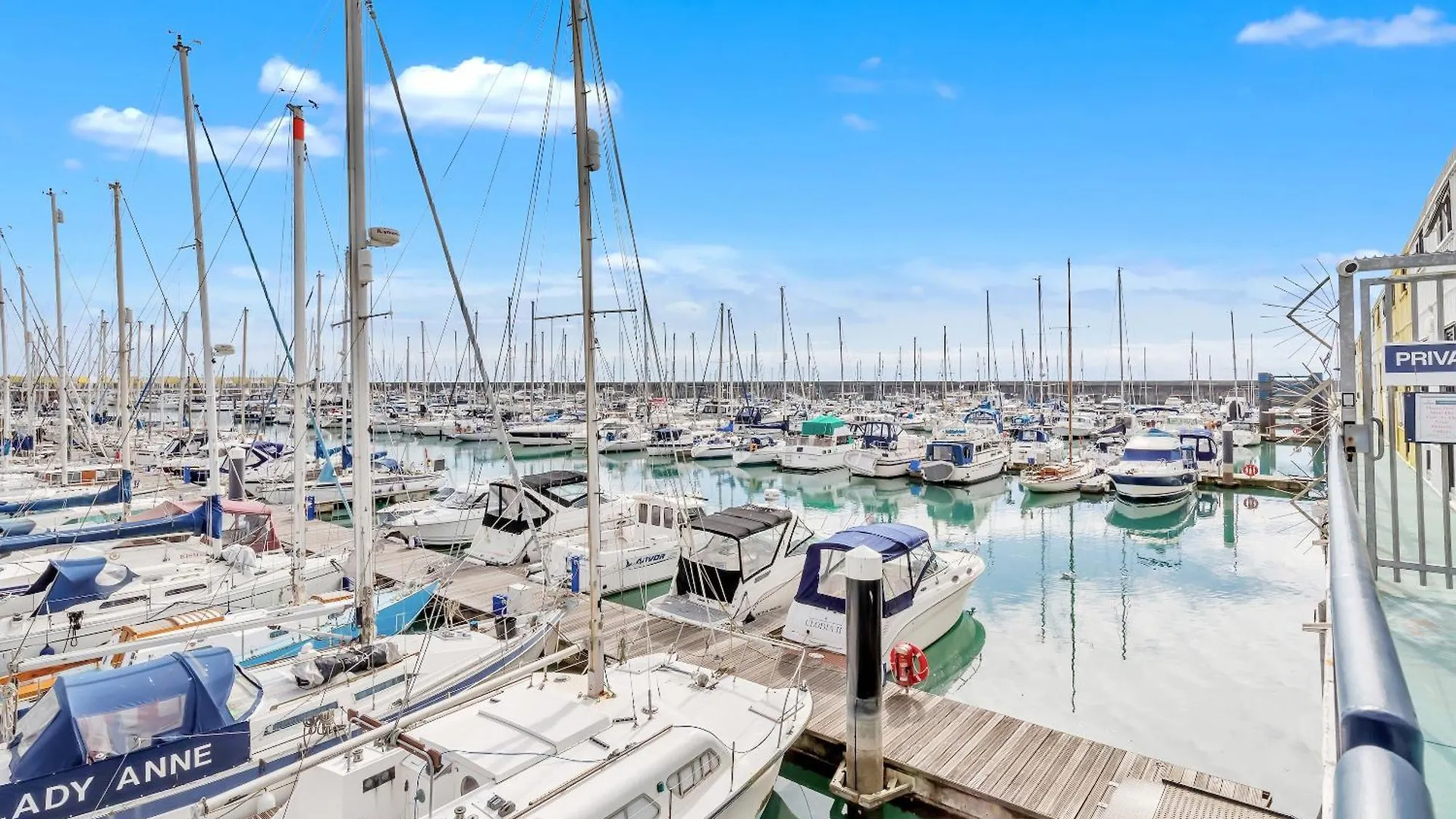 On The Water 5 With Free Parking By My Getaways Apartment Brighton United Kingdom