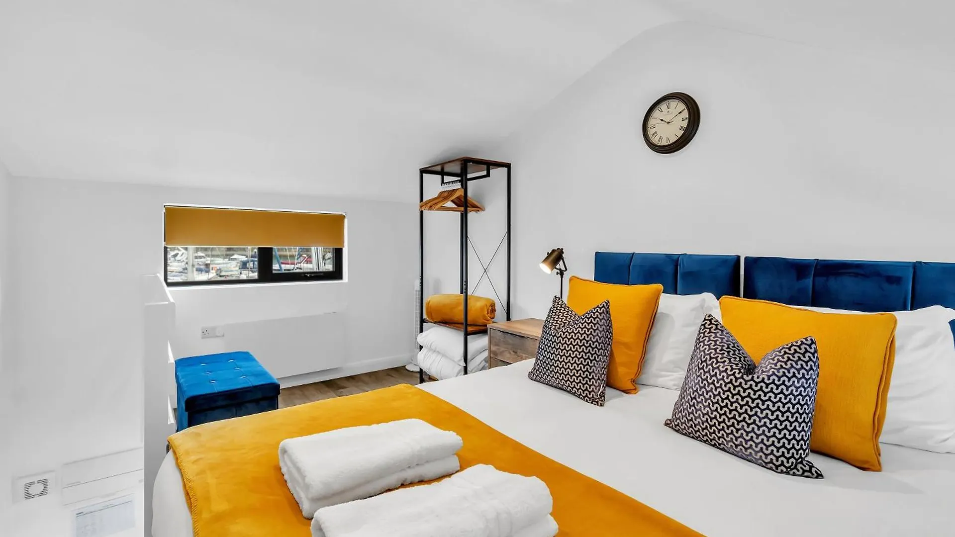 On The Water 5 With Free Parking By My Getaways Apartment Brighton